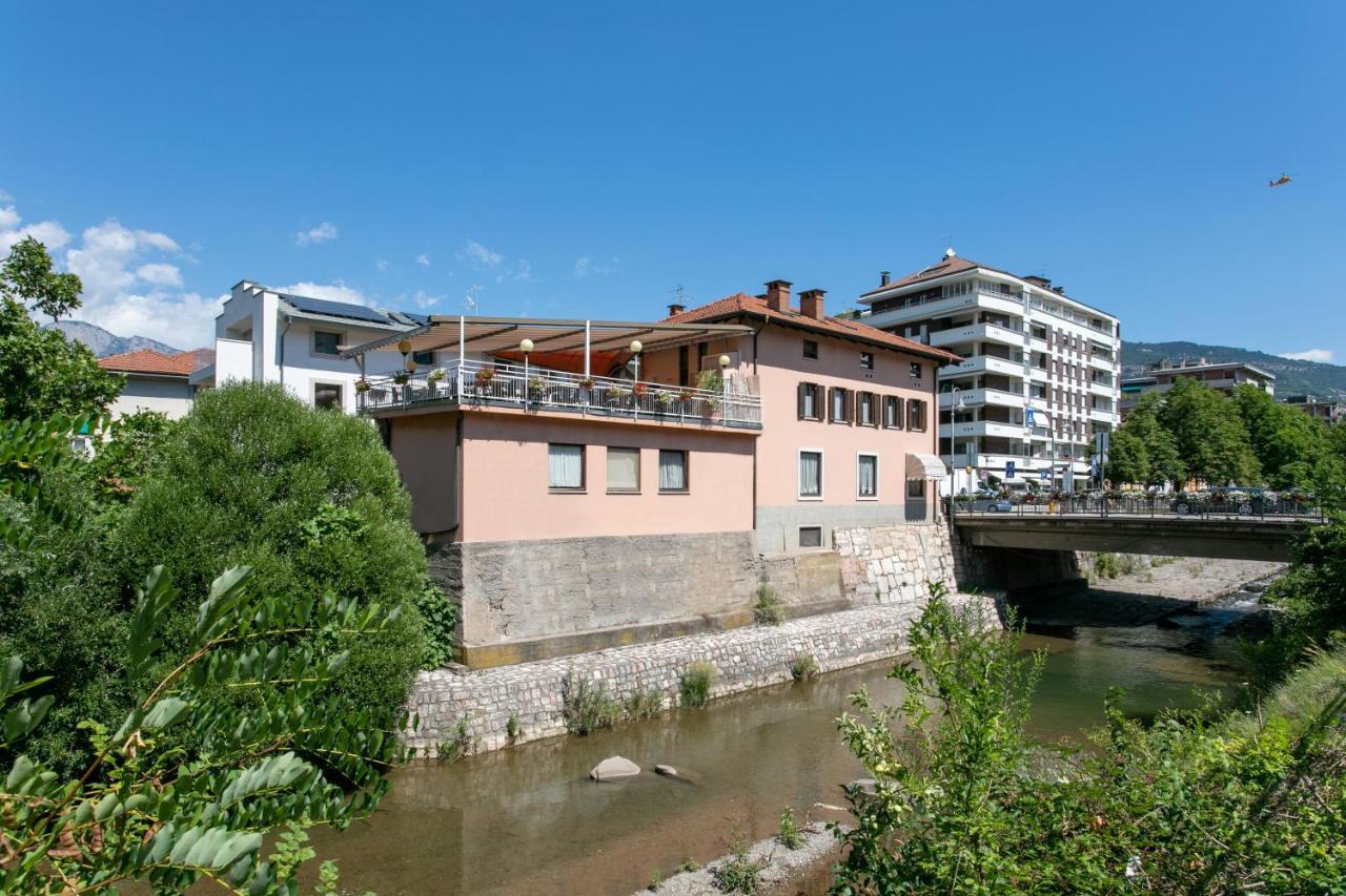 Appartamento Grande Al Ponte. Situato Vicino All'Ospedale, Al Parco E Al Centro Citta ترينتو المظهر الخارجي الصورة